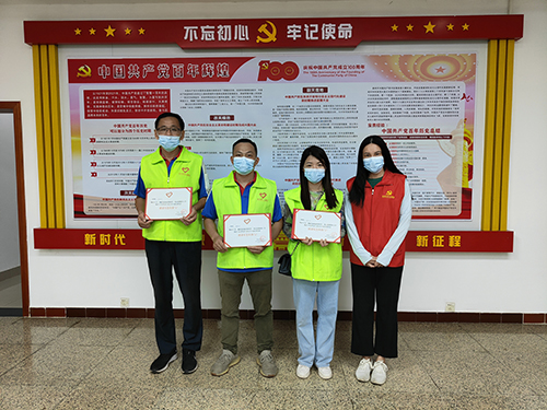 烈日下，聯(lián)昊通速遞鳳崗、雁田分公司志愿者，好樣的！